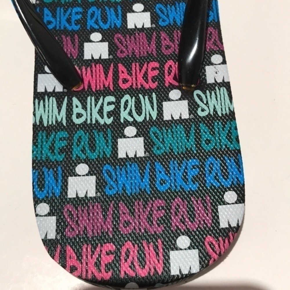 Ironman, ‘Swim Bike Run’ flip-flops. SZ 9/10. New - Picture 2 of 4